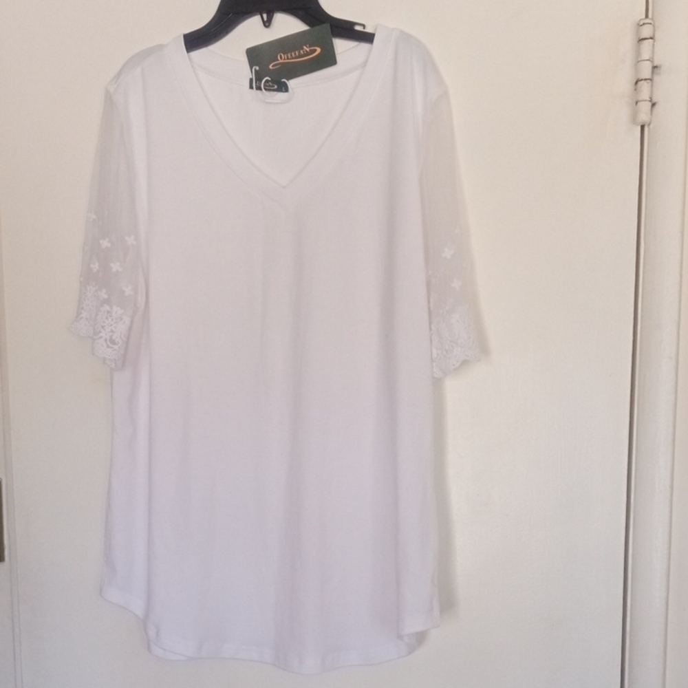 Women White V-Neck Lace Sleeve Top New With Tag Size Large